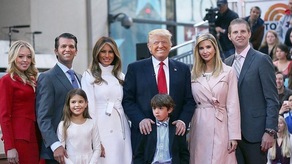 Donald Jr., Ivanka, Eric, Tiffany y Barron: quiénes son y qué hacen los hijos de Donald Trump. Donald Jr., Ivanka, Eric, Tiffany y Barron: quiénes son y qué hacen los hijos de Donald Trump.