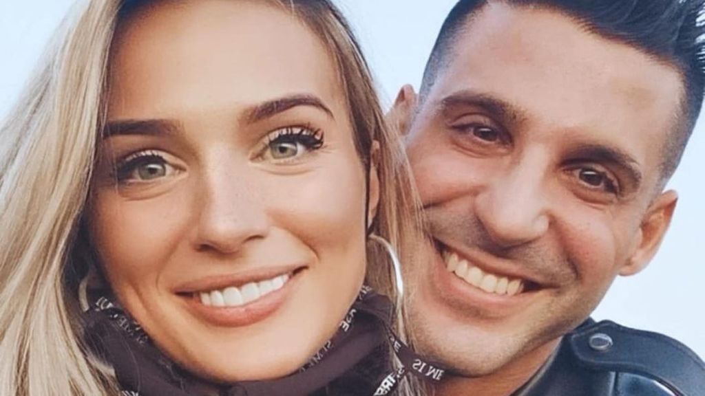 Adelina Seres y Edu Neira muestran el imponente gimnasio que han montado en su casa