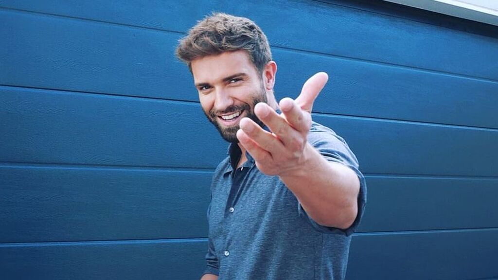 Pablo Alborán, pillado ladrando en plena calle: "Qué ridículo"