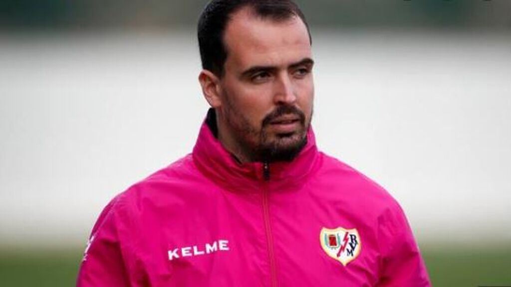 Polémica por la grabación de audio del técnico del Rayo Vallecano en la que anima a una violación de grupo