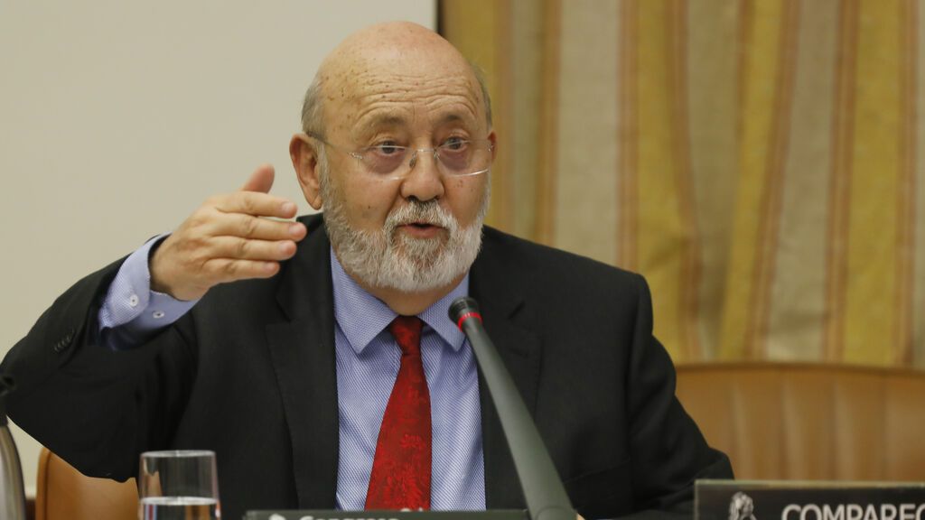 Tezanos defiende la encuesta del CIS en Castilla y León recalcando que no se dedica a "la magia"