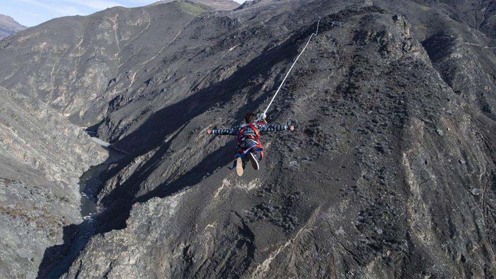 El puenting llega a un nuevo nivel: la catapulta humana que te lanza al vacío a 100 kilómetros por hora