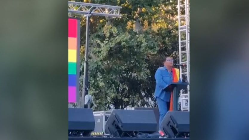 María del Monte sale del armario en la fiesta del Orgullo LGTBI+ en Sevilla