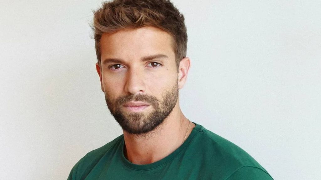 La mansión de Pablo Alborán en Madrid: selva interior, estudio profesional y muchos metros
