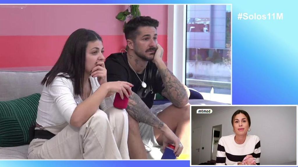 Hugo y Lola viendo el vídeo de Marina