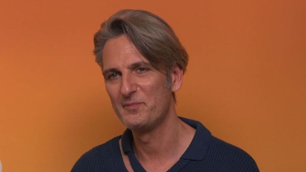Ernesto Alterio promociona la última comedia de Telecinco, 'MARI(DOS)'