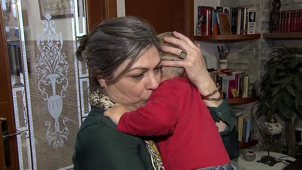 Mari Carmen o Mariló, madres de acogida, cuentan la gratificación de salvar a un bebé de la soledad