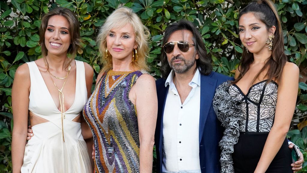 La familia Carmona al completo