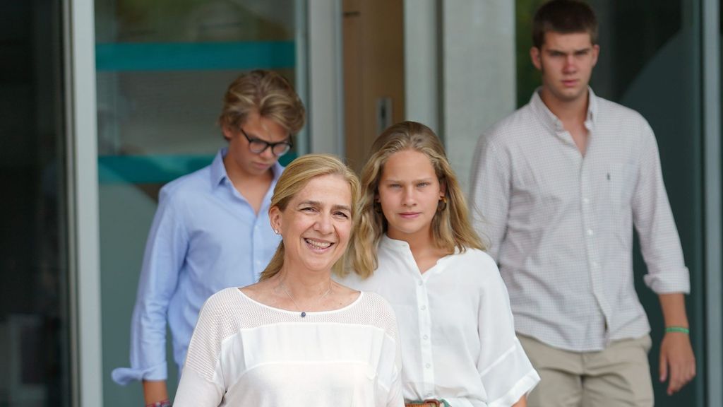 La infanta Cristina, con tres de sus cuatro hijos