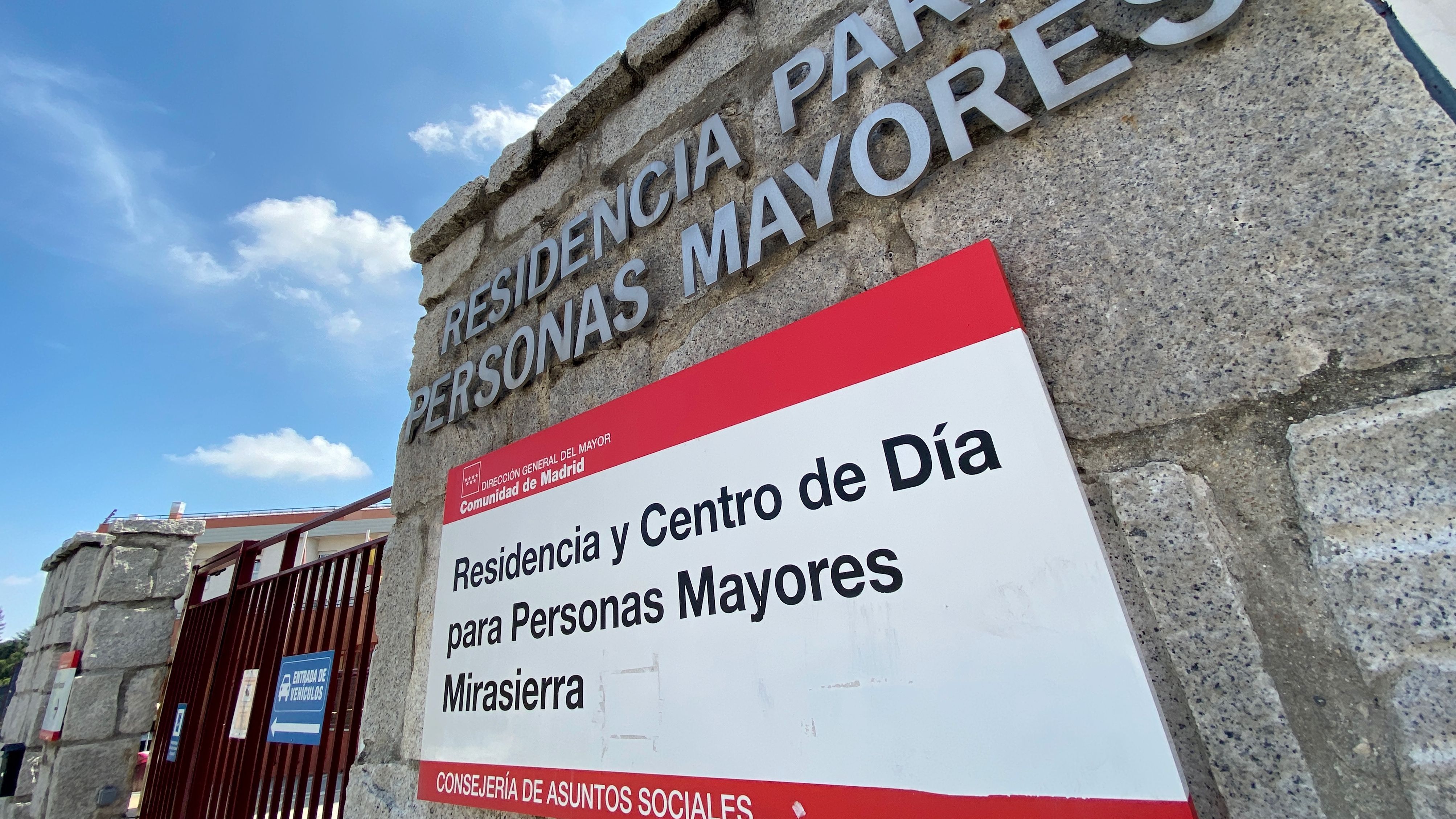 Entrada a una residencia de mayores de la Comunidad de Madrid Entrada a una residencia de mayores de la Comunidad de Madrid