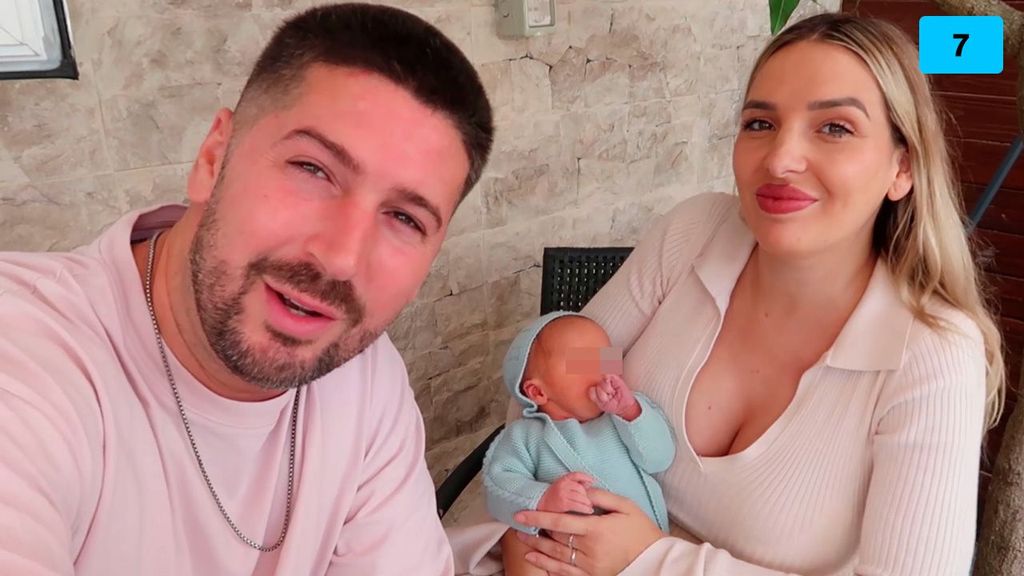 Lester Duque y Patricia Pérez muestran la cara de su hijo por primera vez (1/2)