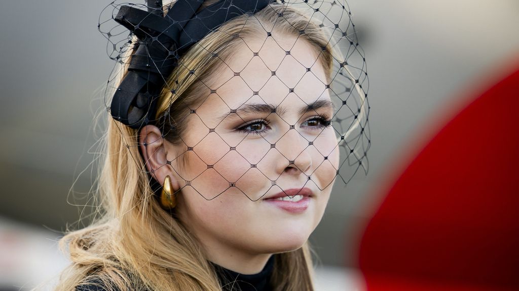 Amalia de Holanda y su espectacular 'look' durante la celebración del 80º aniversario de la liberación de Auschwitz
