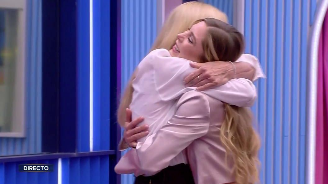 La madre de Romina la sorprende en directo