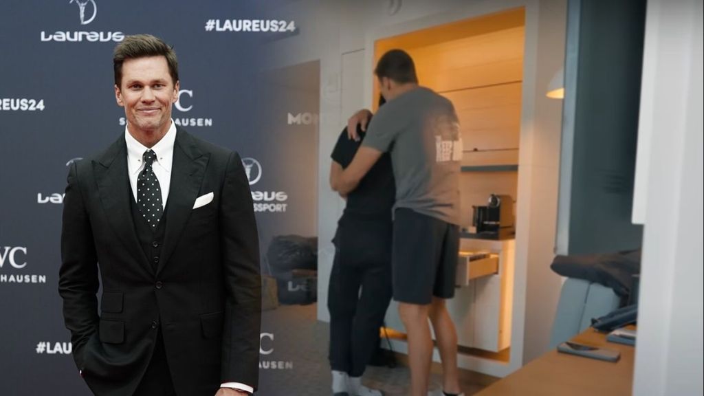 El exjugador de fútbol americano Tom Brady abraza a su hijo tras darle el regalo.