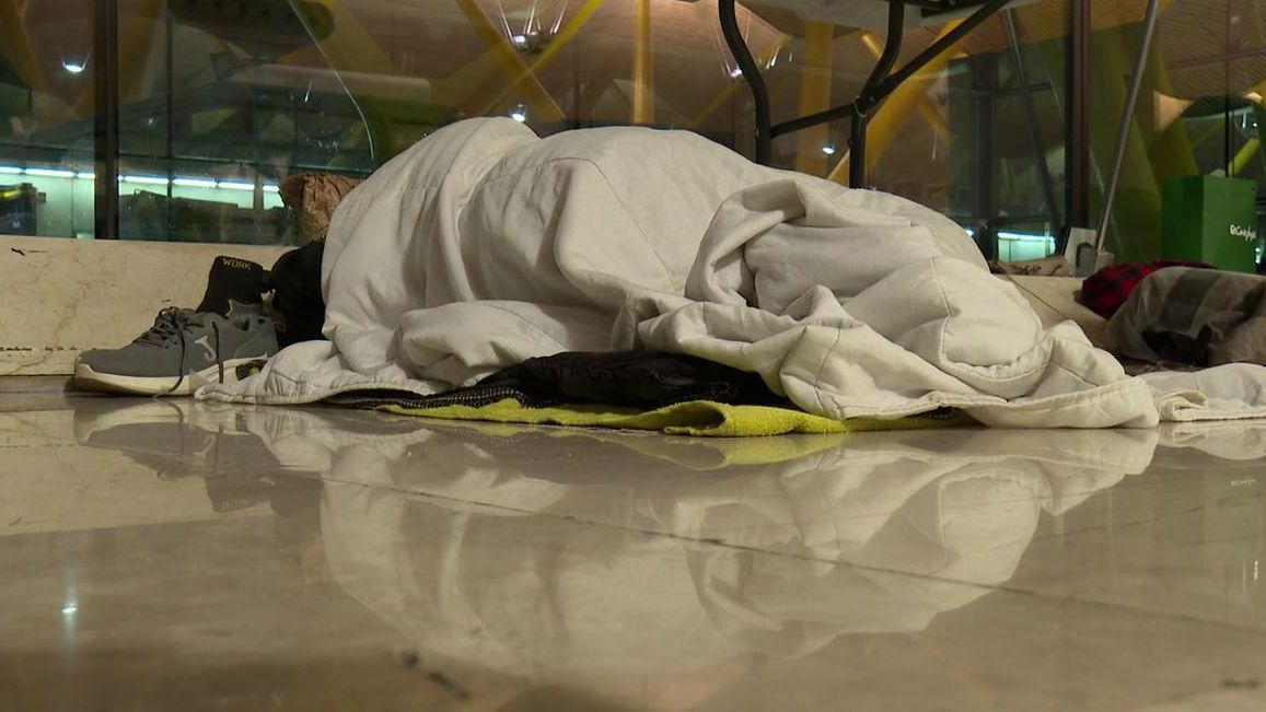 Polémica por los ‘sin techo’ en Barajas