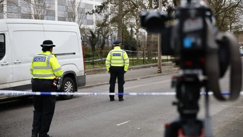 La Policía antiterrorista asume la investigación del incendio que ha provocado el cierre de Heathrow.