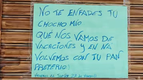 Cartel con el que la panadería anuncia que permanecerá cerrada unos días