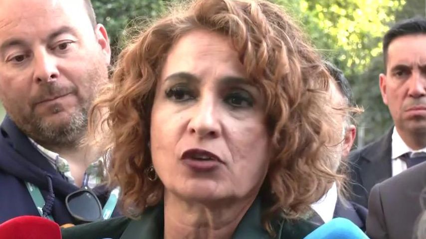 María Jesús Montero pide "disculpas" si puso "en cuestión la presunción de inocencia" de Dani Alves