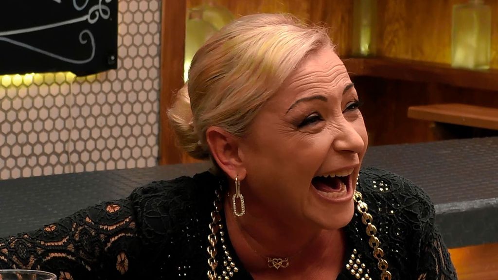 Carlos Sobera alucina con el surrealista ataque de risa de una soltera de ‘First Dates’: “No puede responder a una pregunta”