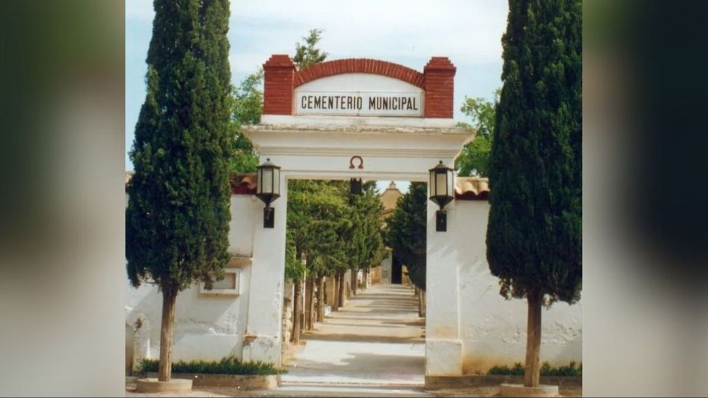 Entrada del cementerio de Caspe, Zaragoza