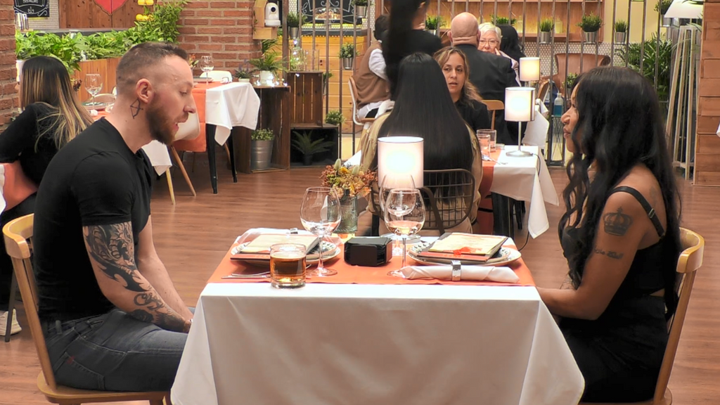 Xiomara estalla ante los comentarios agresivos de Ángel durante su cita en 'First Dates'