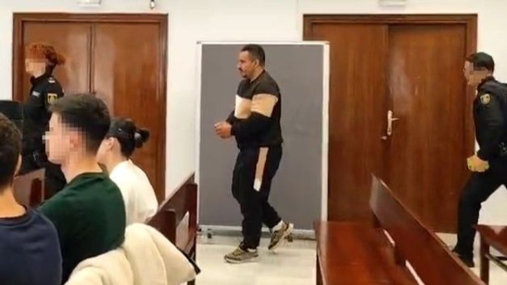 El acusado de acabar con la vida de Zouhr B. A su llegada al juicio con jurado