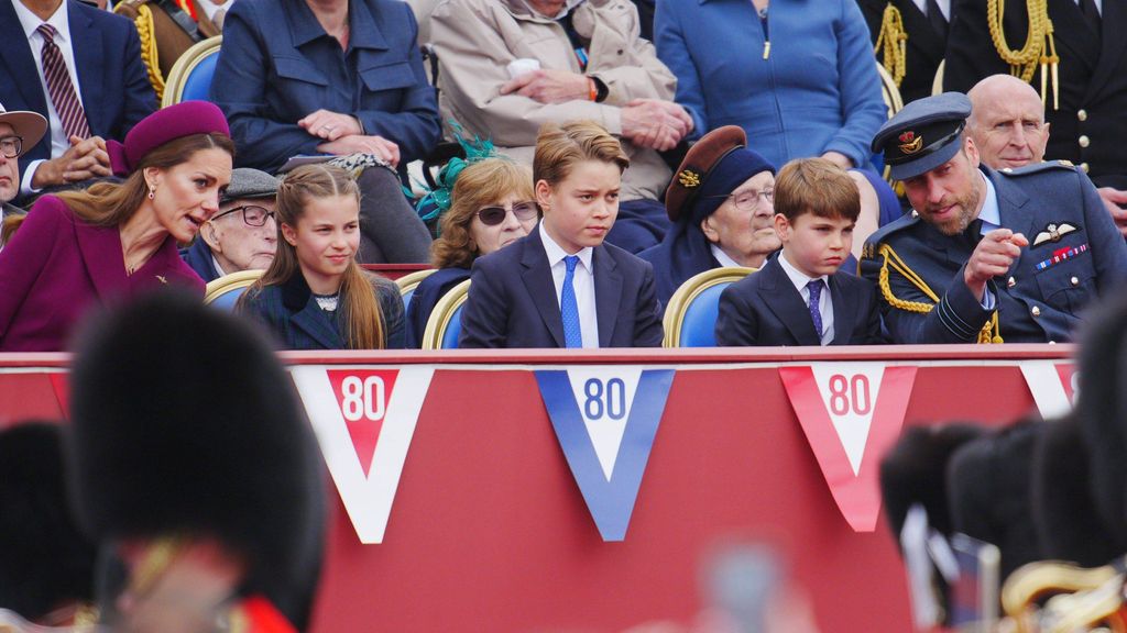 Los príncipes de Gales y sus hijos en el 80º aniversario del Día de la Victoria en Europa.