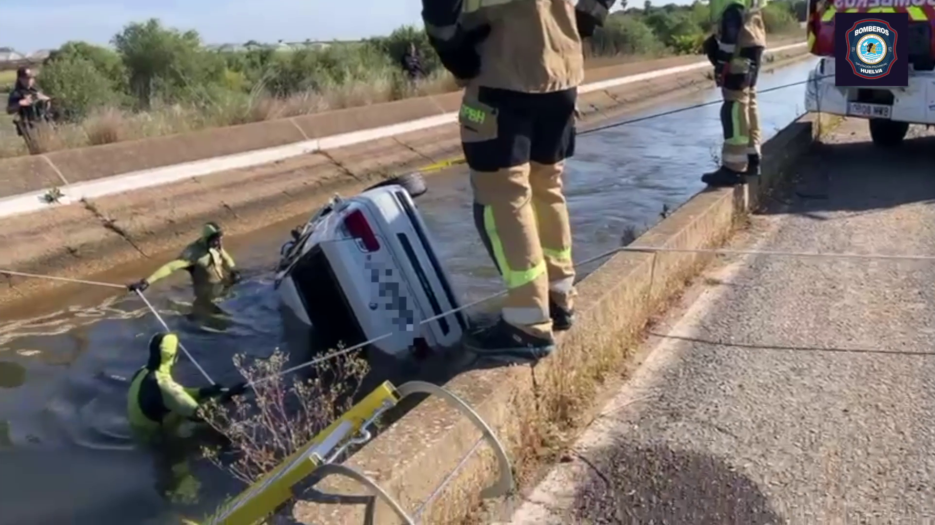 Hallan a tres personas muertas dentro de un coche en el canal del Río Piedras de Cartaya, Huelva